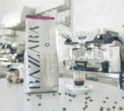 1kg Café En Grain Aromamore Arabica/Robusta - BAZZARA 10 1kg Café En Grain Aromamore Arabica/Robusta - BAZZARA -CaféStyle Boutique cafeengrainbazzaraaromamorekgillustration1