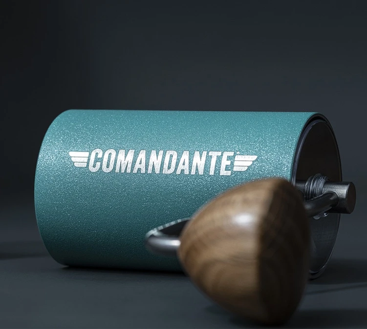 Moulin à Café COMANDANTE C40 MK4 Nitro Blade Alpine Lagoon 2 Moulin à Café COMANDANTE C40 MK4 Nitro Blade Alpine Lagoon – Image 2