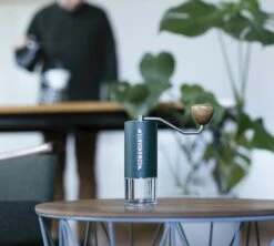 Moulin à Café Manuel COMANDANTE C40 MK4 Nitro Blade Racing Green -CaféStyle Boutique comandante racinggreen 4