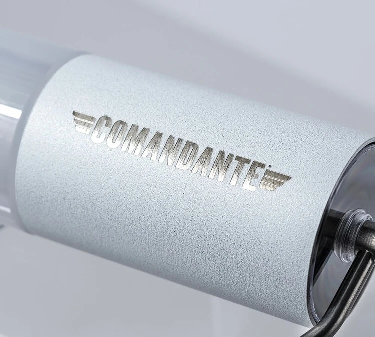 Moulin à Café Manuel COMANDANTE C40 MK4 Nitro Blade Snow White 2 Moulin à Café Manuel COMANDANTE C40 MK4 Nitro Blade Snow White – Image 2