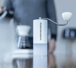 Moulin à Café Manuel COMANDANTE C40 MK4 Nitro Blade Snow White 7 Moulin à Café Manuel COMANDANTE C40 MK4 Nitro Blade Snow White -CaféStyle Boutique comandante snow 3