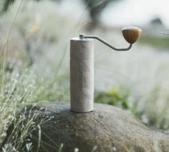 Moulin à Café Manuel COMANDANTE X25 Trailmaster Dune -CaféStyle Boutique comandante trailmaster 3