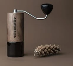 Moulin à Café COMANDANTE C40 MK4 Nitro Blade Virginia Walnut -CaféStyle Boutique comandante virginia walnut 2