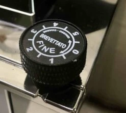 Moulin Expresso EUREKA Mignon Specialità Blanc Et Chrome Silent Range -CaféStyle Boutique eureka mignon specialita setting 2