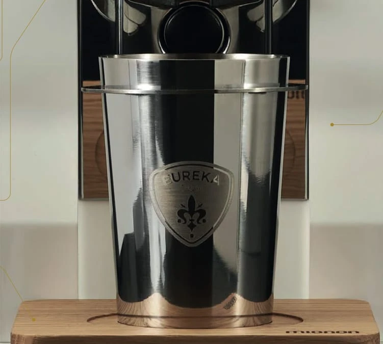 Moulin à Café EUREKA ORO Mignon Single Dose Blanc Et Bois De Chêne Avec Blow Up 2 Moulin à Café EUREKA ORO Mignon Single Dose Blanc Et Bois De Chêne Avec Blow Up – Image 2