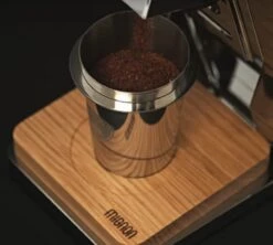 Moulin à Café EUREKA ORO Mignon Single Dose Blanc Et Bois De Chêne Avec Blow Up 5 Moulin à Café EUREKA ORO Mignon Single Dose Blanc Et Bois De Chêne Avec Blow Up -CaféStyle Boutique eureka single dose details3