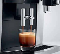 JURA S8 Moonlight Silver Smart Connect Inclus Garantie 3 Ans -CaféStyle Boutique expresso broyeur s8 moonlight silver extraction ambiance