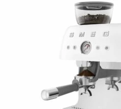 Machine Expresso SMEG EGF03WHEU Blanche Années 50 Avec Moulin Intégré -CaféStyle Boutique smeg egf03 blanche 4