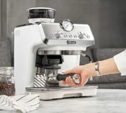Machine Expresso DELONGHI EC9155.W La Specialista Arte Blanche + Kit Barista -CaféStyle Boutique specialista arte white 5